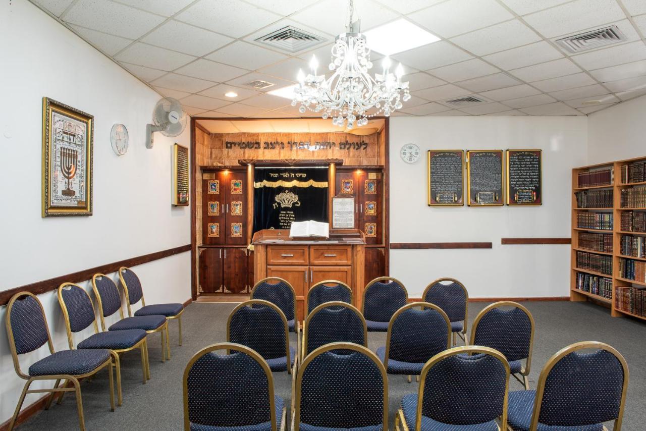 Vert Hotel Eilat By Afi Hotels Εξωτερικό φωτογραφία The synagogue at the Yeshiva