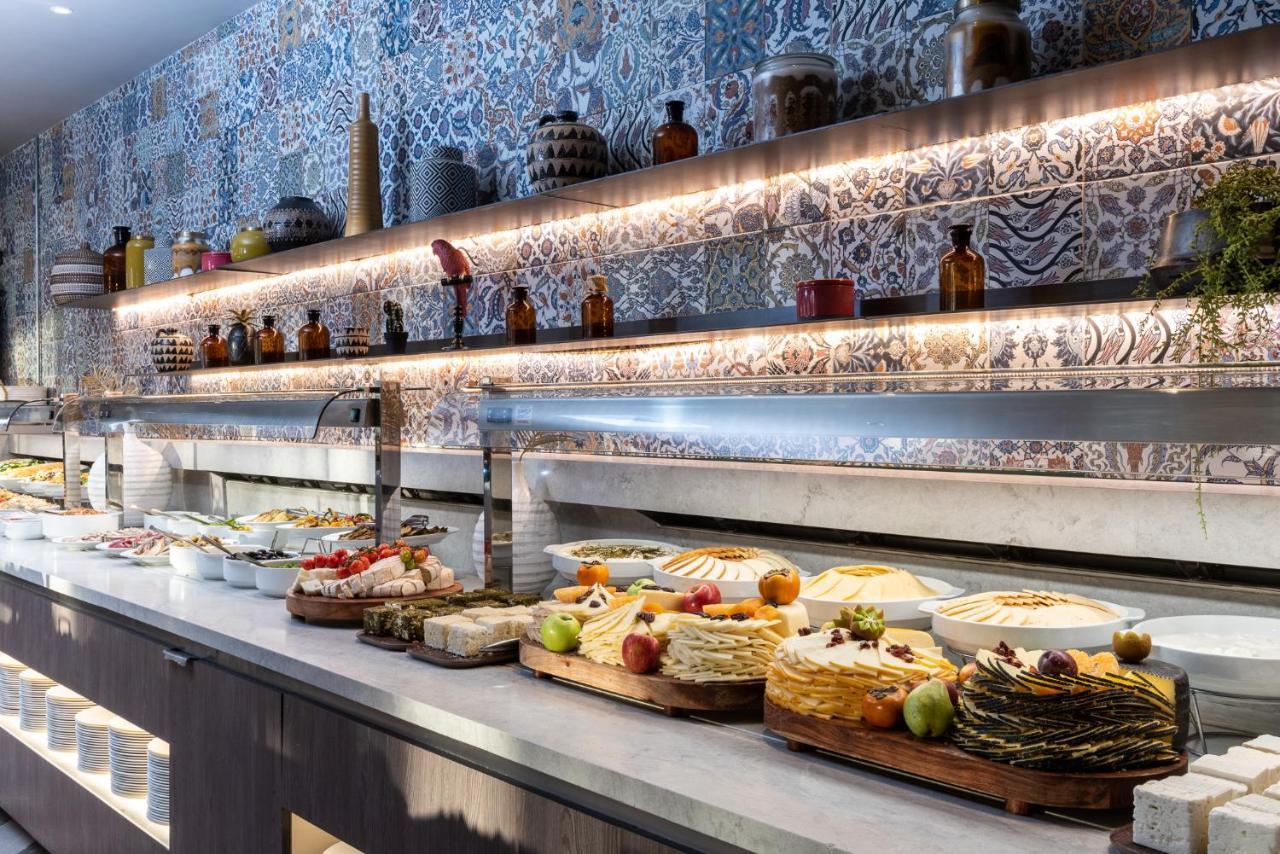 Vert Hotel Eilat By Afi Hotels Εξωτερικό φωτογραφία The buffet at the restaurant