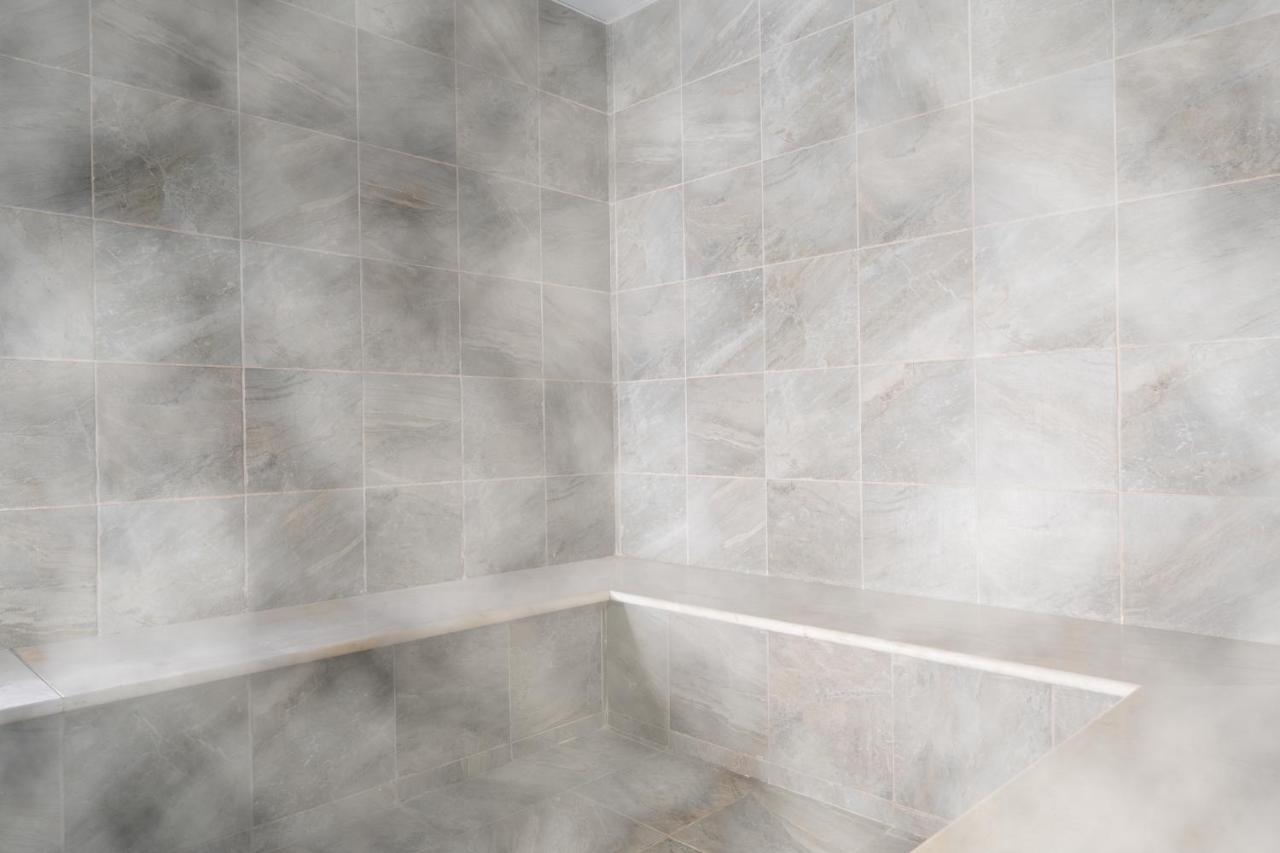 Vert Hotel Eilat By Afi Hotels Εξωτερικό φωτογραφία A shower seat