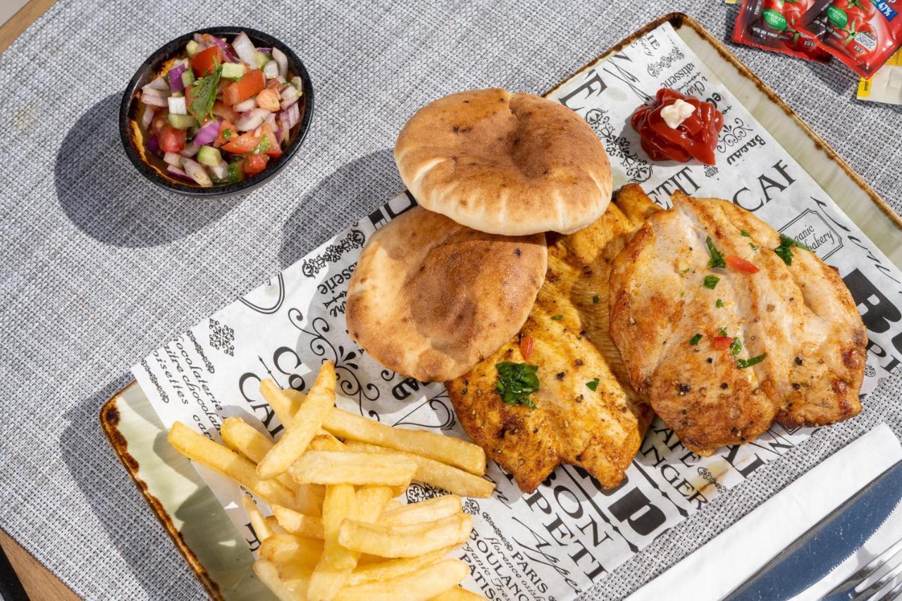 Vert Hotel Eilat By Afi Hotels Εξωτερικό φωτογραφία Schnitzel